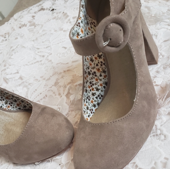Modcloth heels - Picture 7 of 8